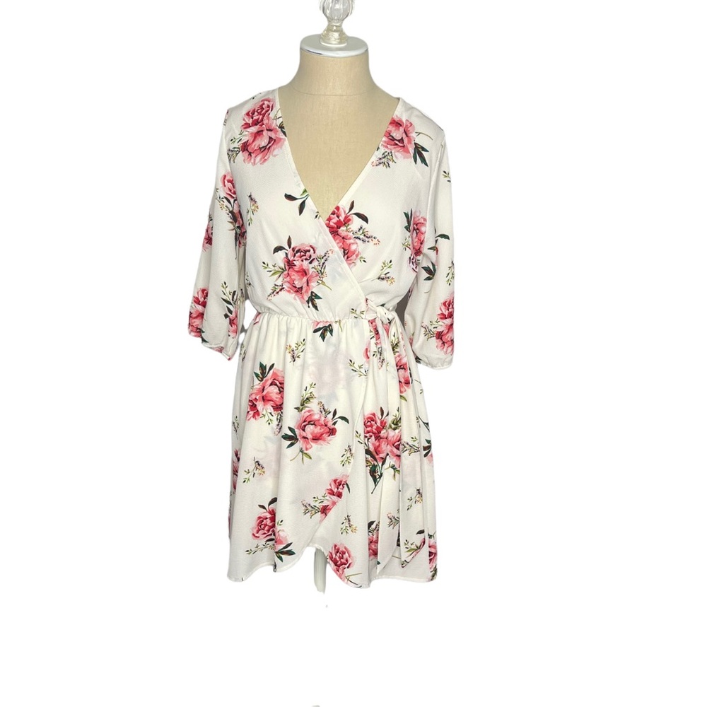 Dream of Me White Floral Print 3/4 Sleeve Wrap Mini Dress Size Medium